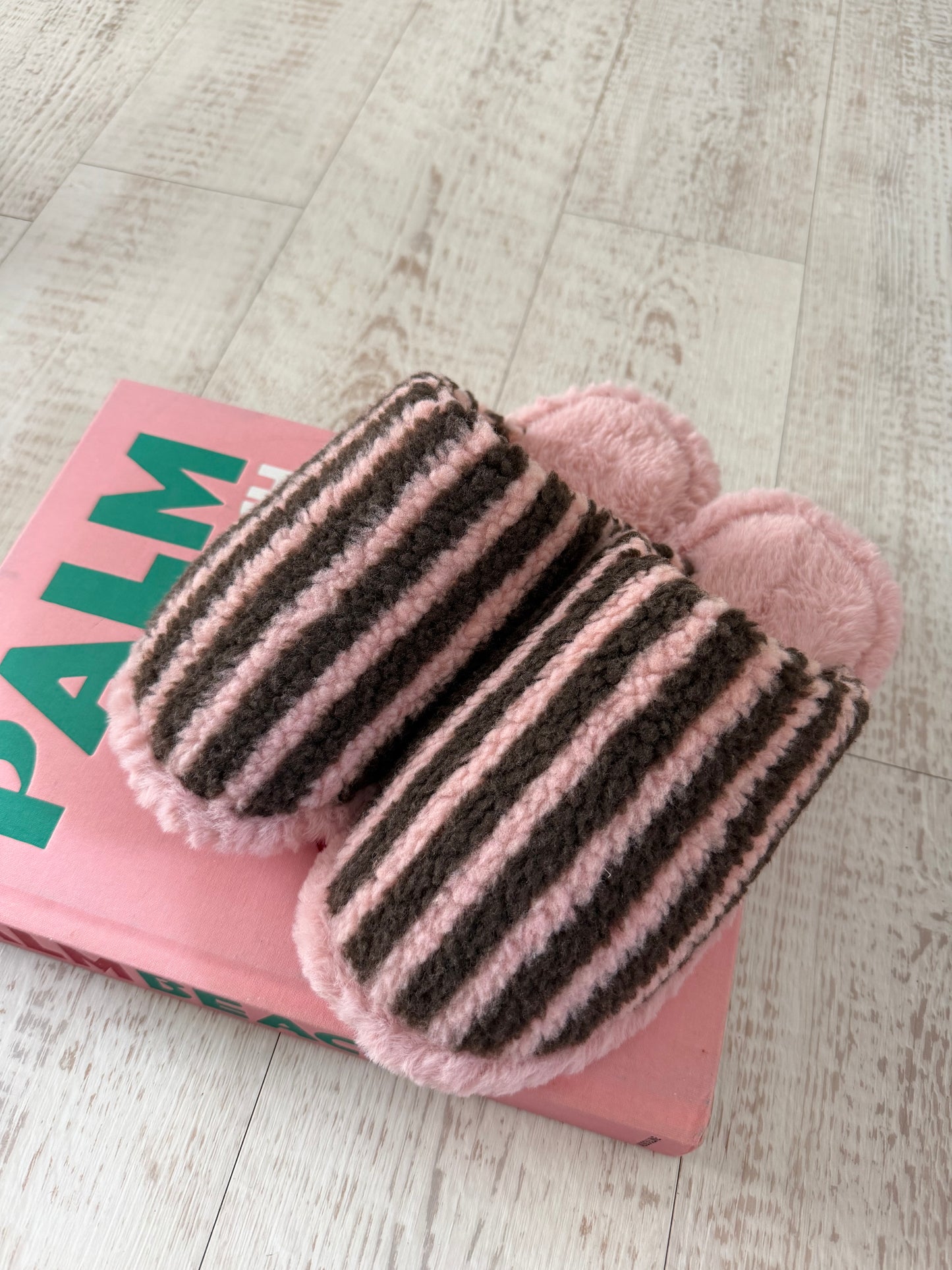 V-DAY Stripe Slippers