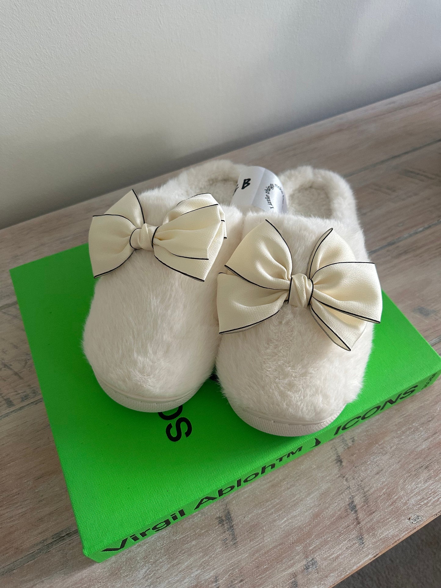 limited edition Bow Slippers