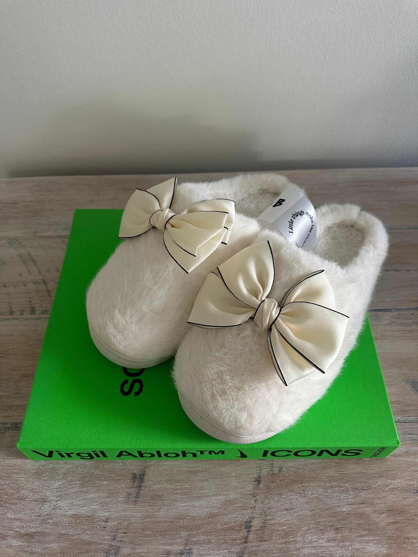 limited edition Bow Slippers